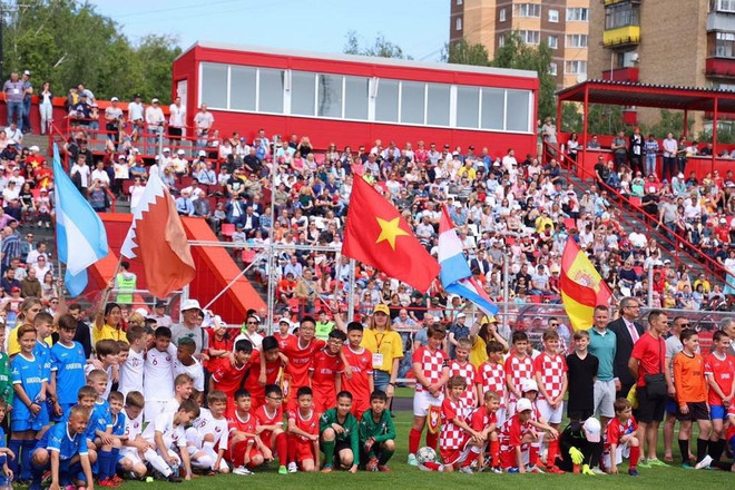 Đội bóng đá thiếu niên Việt Nam tranh tài ở World Flags Junior Cup ảnh 3