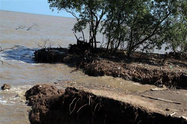 Kiên Giang công bố tình trạng sạt lở đê biển nghiêm trọng ảnh 1