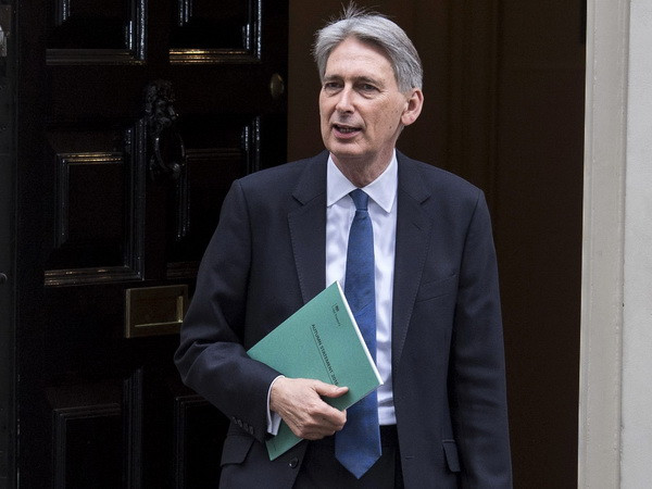 Anh sẽ không nới lỏng chiến lược điều chỉnh ngân sách ảnh 1