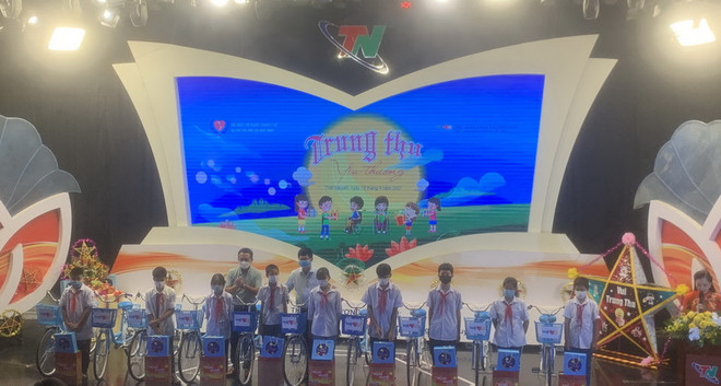 Mang Tết Trung thu đến với trẻ em có hoàn cảnh đặc biệt ảnh 1