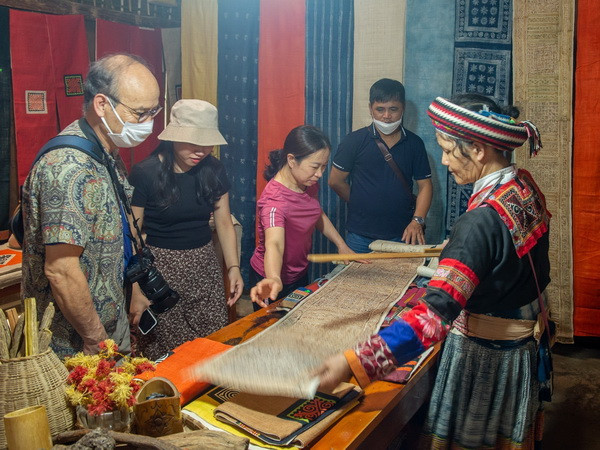 Dệt lanh - nét đẹp văn hóa truyền thống của người Mông ở Hà Giang ảnh 4