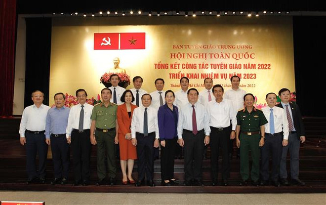 Ông Nguyễn Trọng Nghĩa, Bí thư Trung ương Đảng, Trưởng Ban Tuyên giáo Trung ương, và các đại biểu dự Hội nghị. (Ảnh: Thanh Vũ/TTXVN) Ngành tuyên giáo đổi mới phương thức hoạt động, bám sát thực tiễn ảnh 4