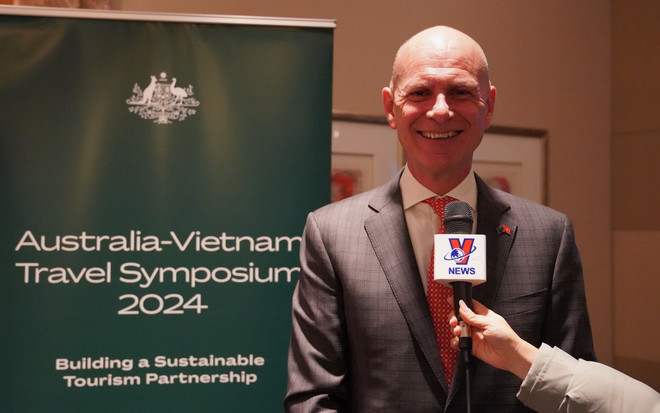Ông Andrew Hogg - Giám đốc điều hành cấp cao thuộc Cơ quan Du lịch Australia - trả lời phỏng vấn phóng viên Thông Tấn Xã Việt Nam tại Australia. (Ảnh: Thanh Tú/TTXVN) ttxvn_1806_Andrew Hogg.jpg