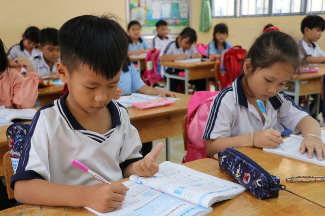 Long An chú trọng đầu tư cơ sở vật chất phục vụ đổi mới giáo dục ảnh 1