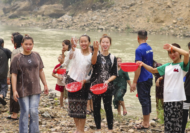 ttxvn_0604_kham ban (4).jpg