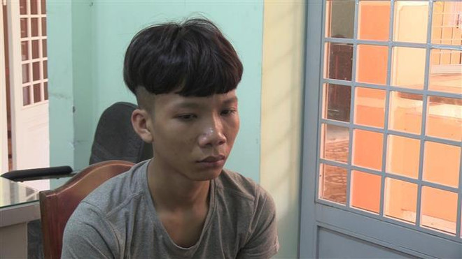 Mâu thuẫn trong lúc nhậu, phóng dao bấm trúng ngực bạn ảnh 1