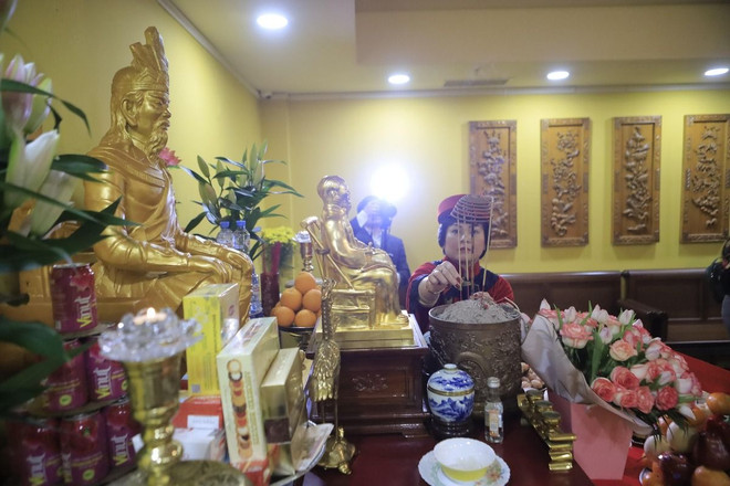 Tín ngưỡng Thờ cúng Vua Hùng đã trở thành bản sắc văn hóa, đạo lý truyền thống thể hiện lòng biết ơn đối với công đức của tổ tiên. (Ảnh: Trần Hiếu/TTXVN) ttxvn-gio-to-7010-684.jpg