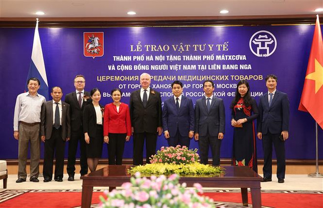 Hà Nội hỗ trợ vật tư y tế chống dịch COVID-19 cho thành phố Moskva ảnh 2