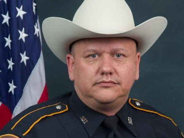 Kẻ tình nghi bắn cảnh sát ở Texas bị cáo buộc tội giết người ảnh 1