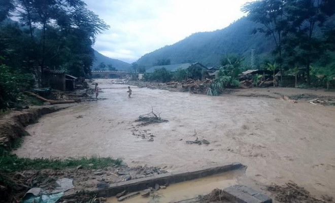 Hòa Bình: Mưa lớn gây lũ quét và sạt lở đất ở huyện vùng cao Đà Bắc ảnh 1