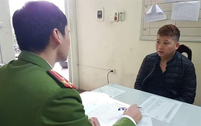 Đối tượng Hưng tại cơ quan điều tra. (Ảnh: TTXVN phát) Hà Nội: Tạm giữ hình sự lái xe taxi cướp tài sản của người nước ngoài ảnh 1