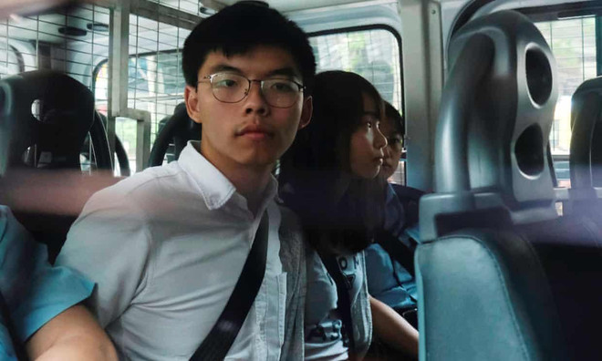 Thủ lĩnh biểu tình ở Hong Kong Joshua Wong bị bắt giữ ảnh 1