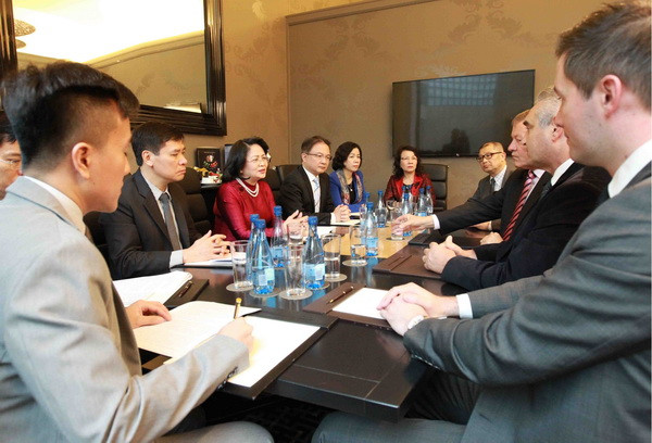 Phó Chủ tịch nước Đặng Thị Ngọc Thịnh tiếp đại diện một số công ty Australia quan tâm đầu tư tại Việt Nam. (Ảnh: Quang Hải/TTXVN) Phó Chủ tịch nước gặp gỡ đại diện kiều bào và một số công ty Australia ảnh 3