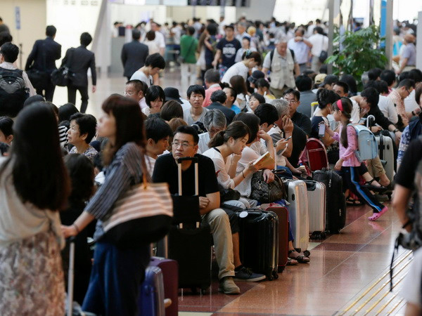 Bão lớn liên tiếp đổ bộ Nhật Bản gây thiệt hại nặng nề ảnh 1