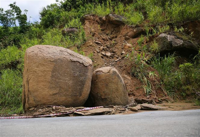 Ninh Bình: Khẩn trương di dời nhiều hộ dân trước nguy cơ lở đá ảnh 1