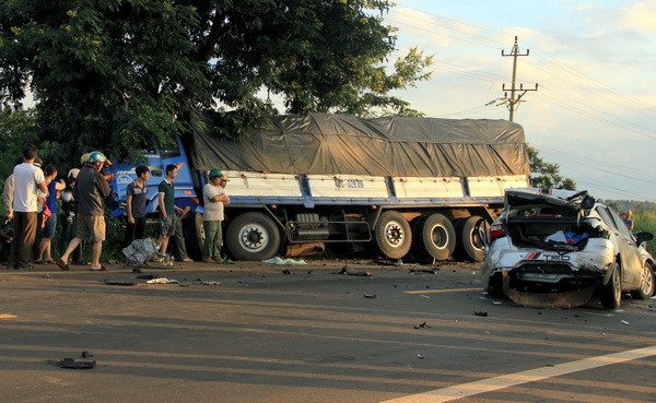 Đắk Nông: Xe 4 chỗ đối đầu xe tải, 2 cảnh sát giao thông tử vong ảnh 1