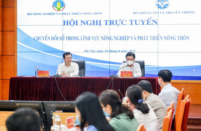 Bộ trưởng Bộ Thông tin và Truyền thông Nguyễn Mạnh Hùng tại hội nghị trực tuyến. (Nguồn: hanoimoi) Sẵn sàng hoàn thiện các sàn thương mại điện tử cho nông dân ảnh 1