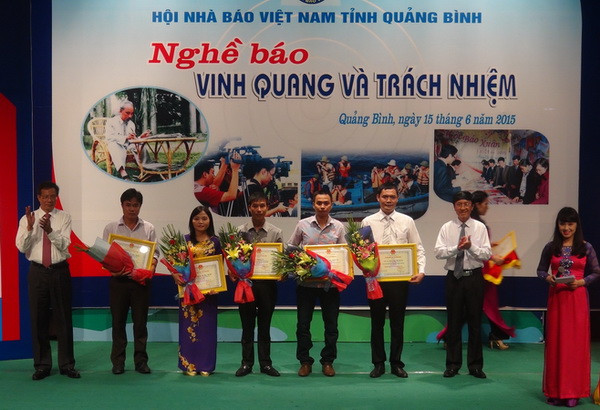 Giao lưu " Nghề báo-Vinh quang và trách nhiệm" tại Quảng Bình ảnh 1