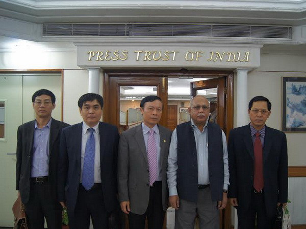 Phó Trưởng Ban Tuyên giáo Trung ương thăm và làm việc tại Ấn Độ ảnh 1