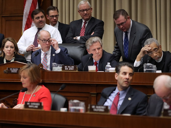 Hạ viện Mỹ hoãn bỏ phiếu về dự luật thay thế Obamacare ảnh 1