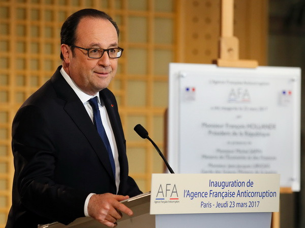 Tổng thống Pháp Hollande lên án các cáo buộc của ứng cử viên Fillon ảnh 1