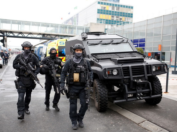 Pháp cảnh báo nguy cơ khủng bố "cực cao" sau vụ tấn công London ảnh 1