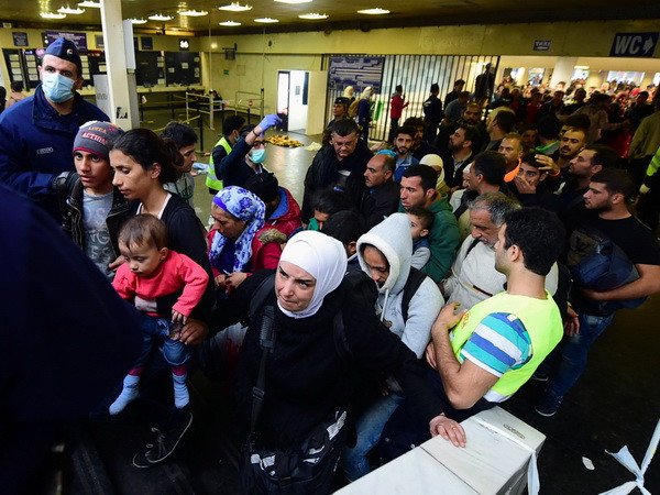 Hungary điều hàng nghìn quân đến biên giới chặn dòng người di cư ảnh 1