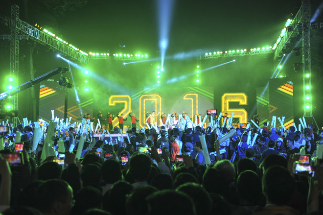 Lần đầu cầu truyền hình trực tiếp đón năm mới kết nối các châu lục ảnh 1