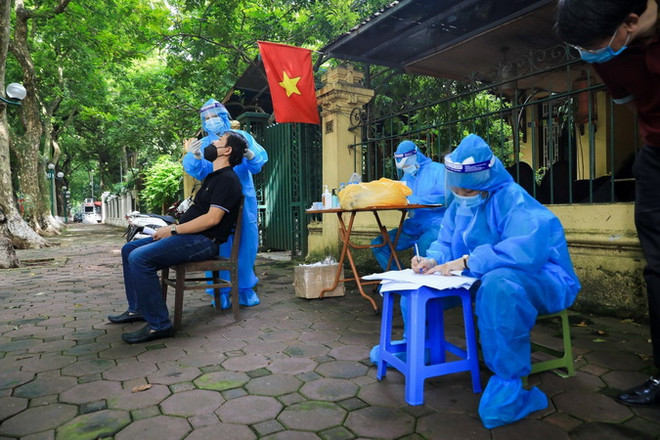 Hà Nội: Nhiều quận nội thành đạt tỷ lệ tiêm vaccine trên 90% ảnh 2