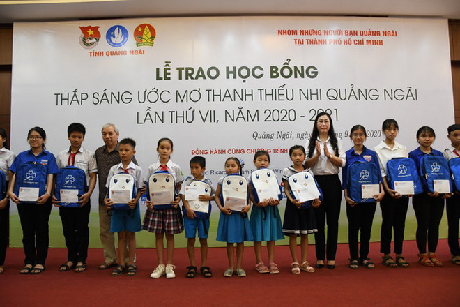 Trao học bổng cho học sinh, sinh viên, trẻ em bị nhiễm chất độc da cam ảnh 1