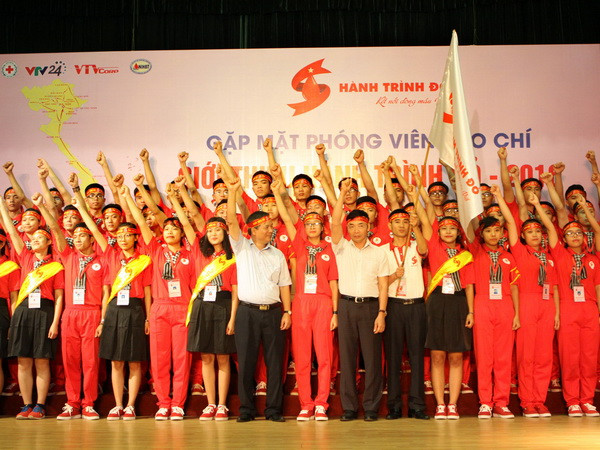 Hành trình Đỏ năm 2016 phấn đấu tiếp nhận gần 20.000 đơn vị máu ảnh 1