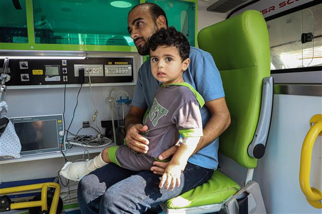 WHO kêu gọi loại bỏ hạn chế với hoạt động viện trợ y tế tại Dải Gaza ảnh 1