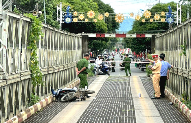 Chạy xe qua cầu lúc nửa đêm, nam thanh niên rơi xuống sông mất tích ảnh 1