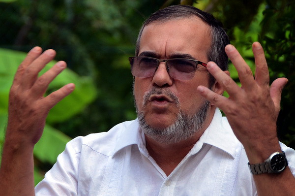 Thủ lĩnh tối cao của FARC Rodrigo Londoño tại cuộc họp báo ở thủ đô La Habana, Cuba. (Nguồn: THX/TTXVN) Colombia: Thủ lĩnh tối cao FARC sẵn sàng ký thỏa thuận hòa bình ảnh 1