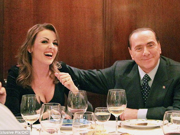 Ông Berlusconi sẽ kết hôn lần thứ ba vào tháng 6 tới ảnh 1