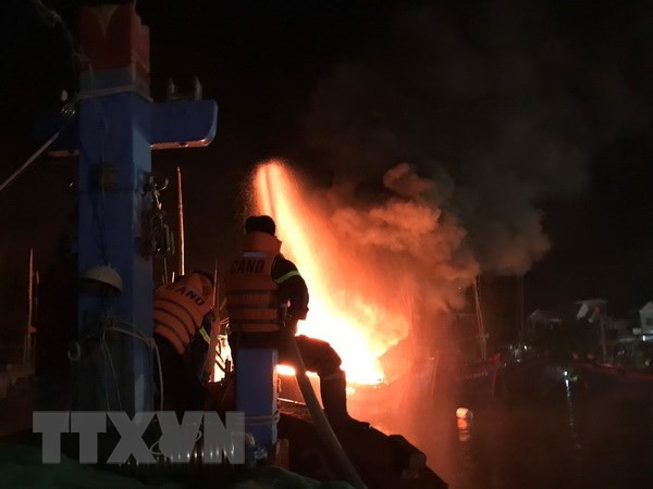 Bình Phước: Thiêu rụi trung tâm đồ chơi xe máy, thiệt hại hàng tỷ đồng ảnh 1