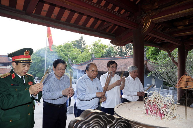 Chủ tịch nước dâng hương Tổ Mẫu Âu Cơ và Quốc tổ Lạc Long Quân ảnh 2