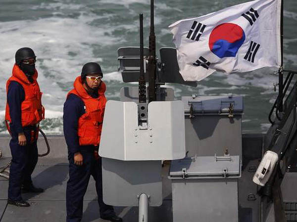 Trung Quốc lên tiếng sau vụ Hàn Quốc nổ súng bắn cảnh cáo ảnh 1