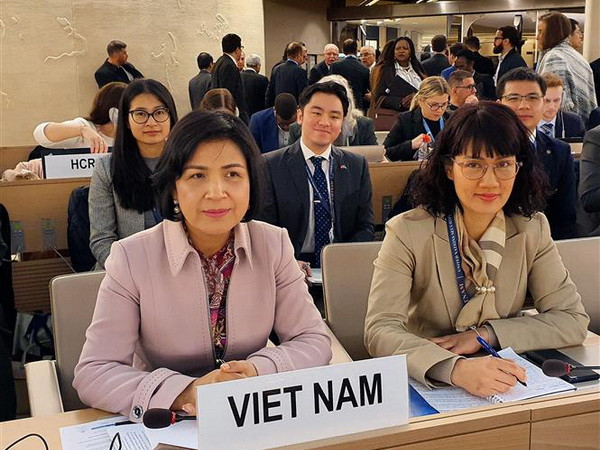 Đoàn Việt Nam do Đại sứ Lê Thị Tuyết Mai làm Trưởng đoàn tham dự khóa họp lần thứ 43 Hội đồng Nhân quyền Liên hợp quốc. (Ảnh: Xuân Hoàng/TTXVN) Thúc đẩy các quyền con người trong thời đại số và biến đổi khí hậu ảnh 1