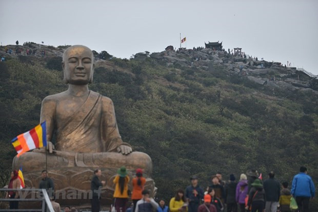 Tượng Phật hoàng Trần Nhân Tông trong di tích Yên Tử. (Ảnh: CTV/Vietnam+) Khu di tích Yên Tử triển khai phòng, chống dịch COVID-19 ảnh 1
