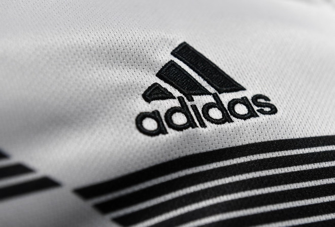 Biểu tượng Adidas. (Ảnh: AFP/TTXVN) Chính phủ Đức đồng ý cho Adidas vay khoản tiền trị giá 3 tỷ euro ảnh 1