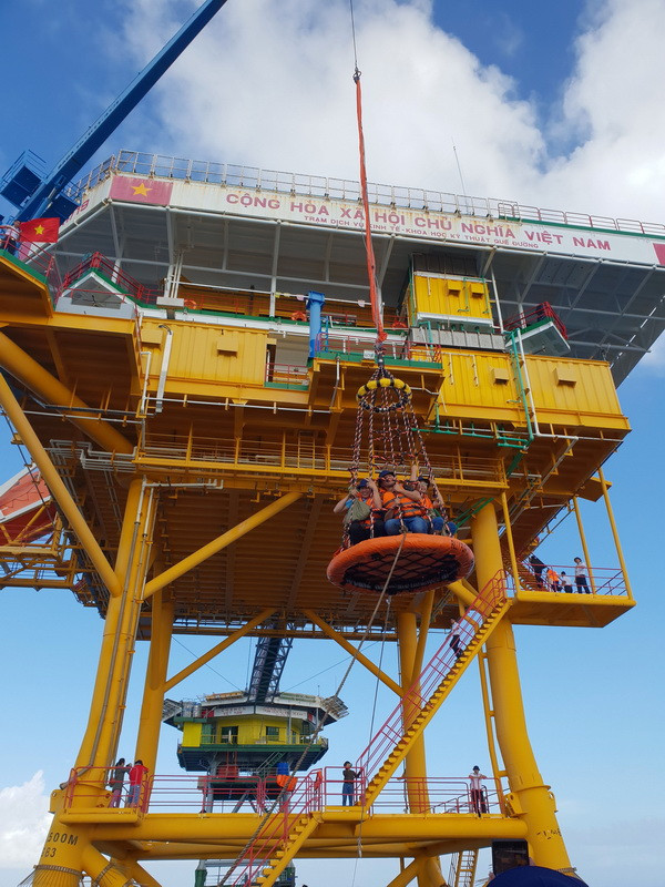 Mang tình cảm yêu thương của đất liền đến với Trường Sa ảnh 4