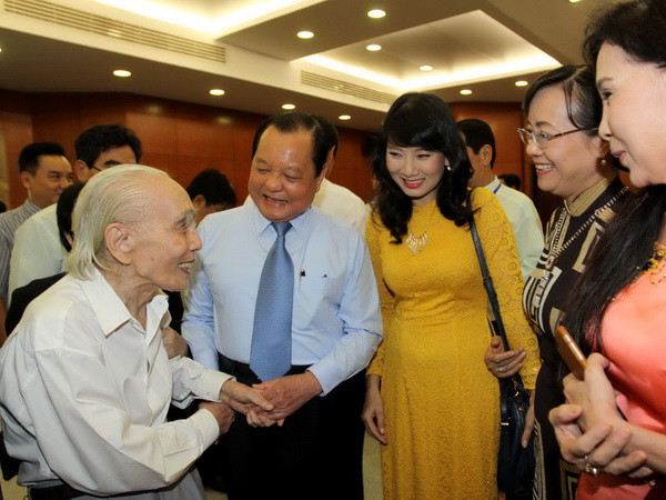 TP.HCM: Luôn trân trọng sự đóng góp của giới văn nghệ sỹ ảnh 1