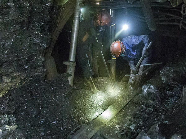 Quảng Ninh: Sập giá đỡ hầm lò khiến hai công nhân bị vùi lấp ảnh 1