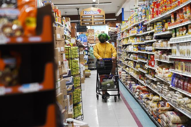 New York và Singapore dẫn đầu danh sách thành phố đắt đỏ nhất thế giới ảnh 1