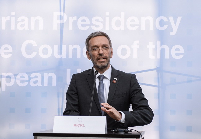 EU lùi kế hoạch triển khai 10.000 lính tại các đường biên giới ảnh 1