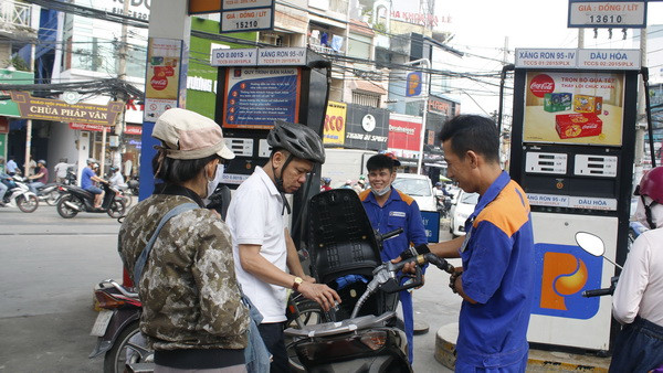 Quỹ bình ổn xăng dầu của Petrolimex giảm thêm 4 tỷ đồng ảnh 1