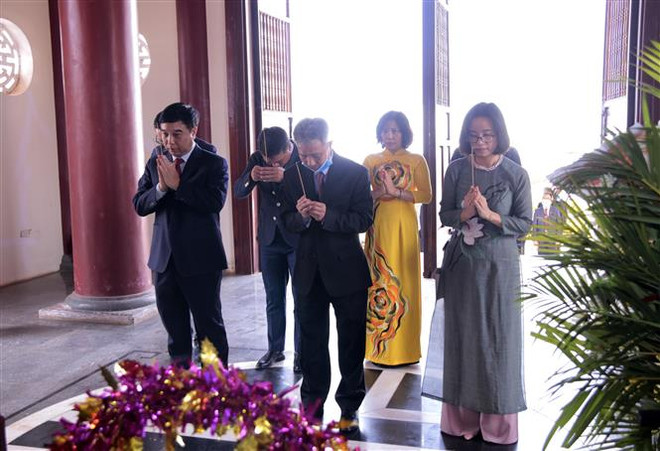 Míttinh kỷ niệm 130 năm ngày sinh Chủ tịch Hồ Chí Minh tại Lào ảnh 1