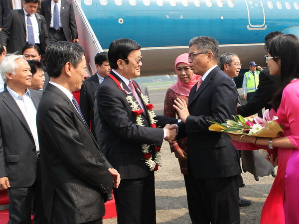 Chủ tịch nước đến Jakarta tham dự Hội nghị Cấp cao Á-Phi ảnh 1