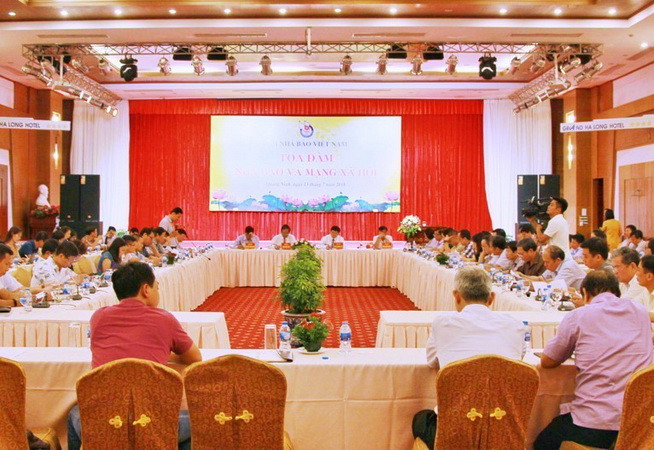 Nâng cao trách nhiệm của người làm báo khi tham gia mạng xã hội ảnh 1